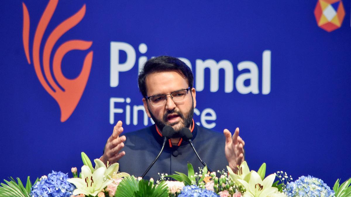 Piramal Finance Divests Entire Stake in Shriram Life Insurance for ₹600 Crore